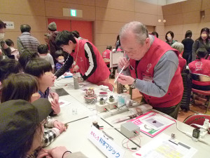 館内での「わーくわく科学ひろば」の様子