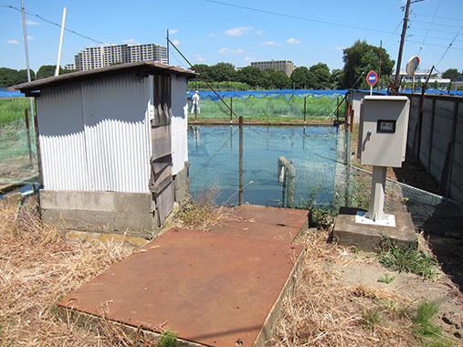 サイズ変更水田用ポンプ小屋と水温調整池IMG_9660